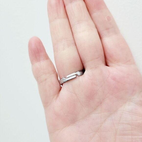 3/$20 Vintage White Flower Clear Stones Adjustable ring - Picture 6 of 7